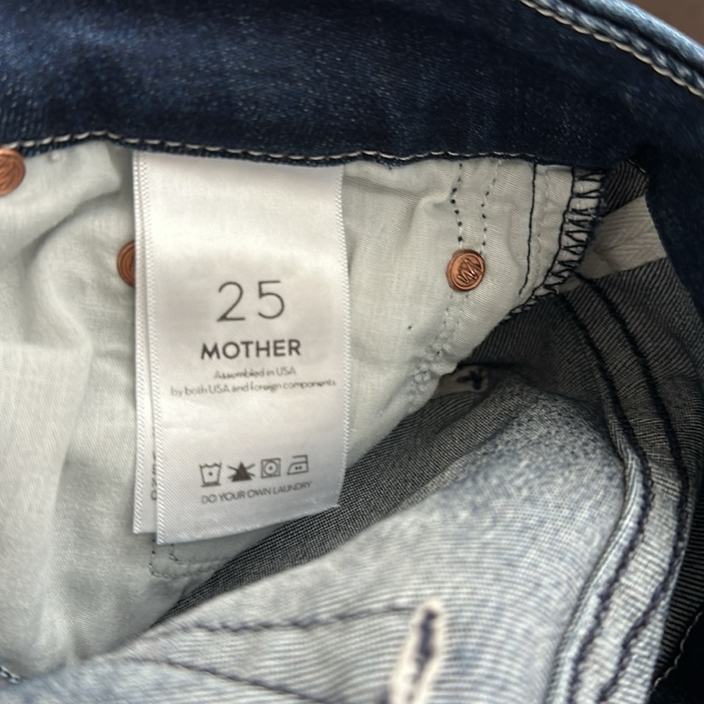 MOTHER HIGH WAISTED LOOKER ANKLE FRAY TONGUE AND CHIC DARK WASH SIZE 25 - Picture 5 of 15